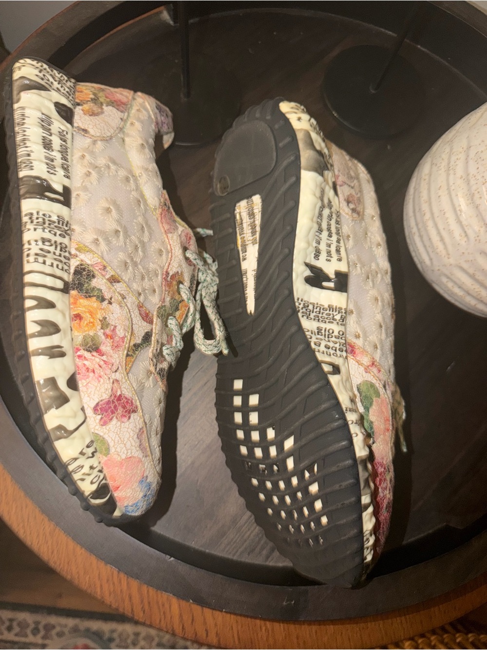L’Artiste Daisymae Floral Patchwork Sneakers Size 39 / 8.5 Beige Multi - Picture 2 of 6